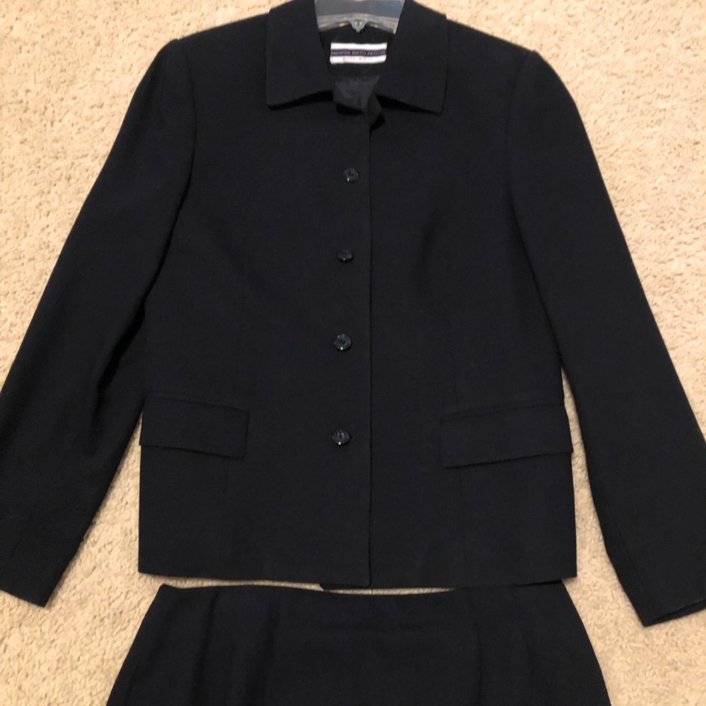 Like new!! Navy Blue 2-piece Suit